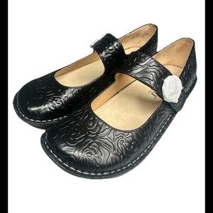 ALEGRIA Paloma MaryJane Shoes Black Leather Rose Embossed Sz 37/US 7-7.5 NEW!